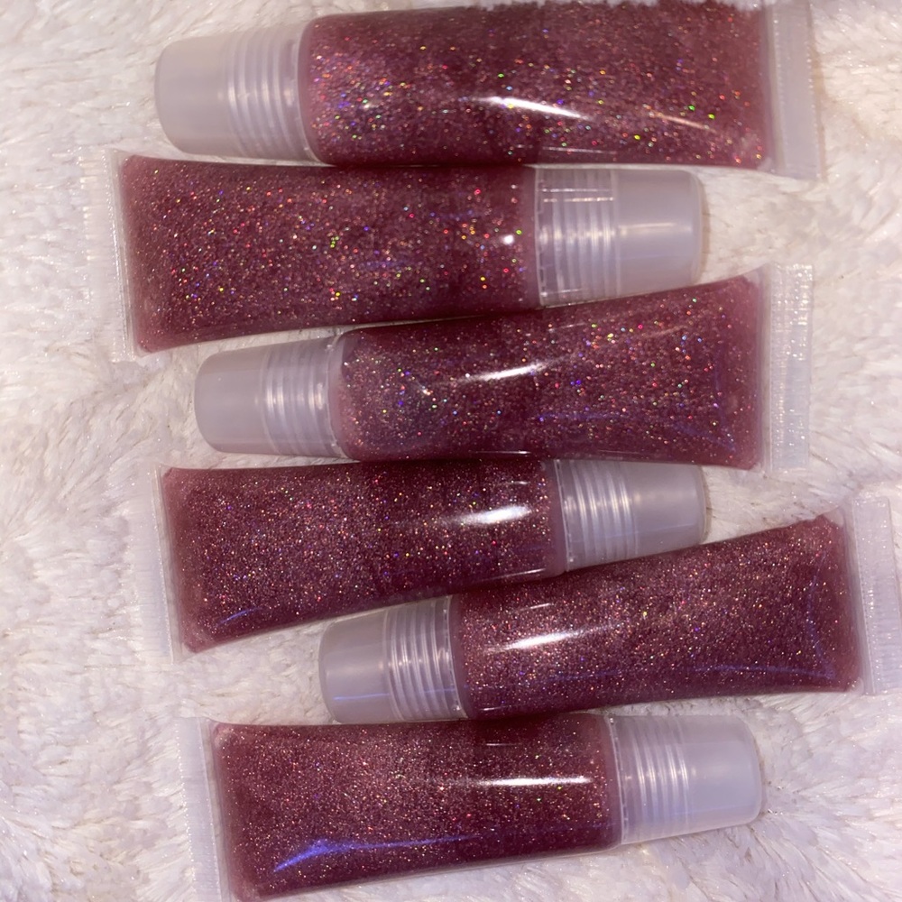 purple glittery lip gloss🤩
